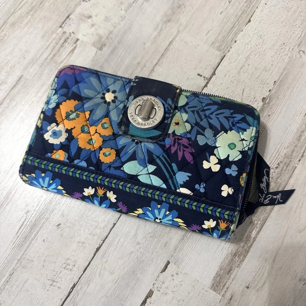 Vera Bradley Wallet Zip Around Turn Lock Midnight Blues Quilted Trendy‎ Fabric